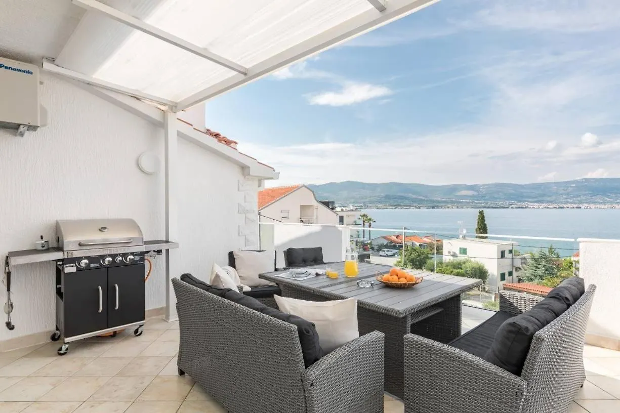 Apartment In Arbanija With Sea View, Terrace, Air Conditioning, Wifi 5139-5 트로기르