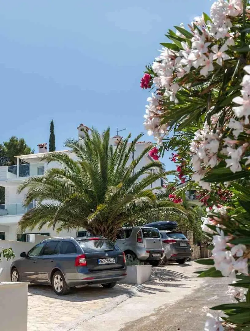 Apartment In Arbanija With Sea View, Terrace, Air Conditioning, Wifi 5139-5 트로기르 0*,