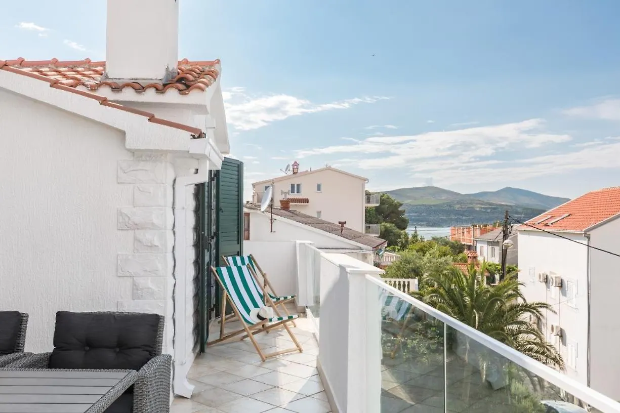 Apartment In Arbanija With Sea View, Terrace, Air Conditioning, Wifi 5139-5 트로기르